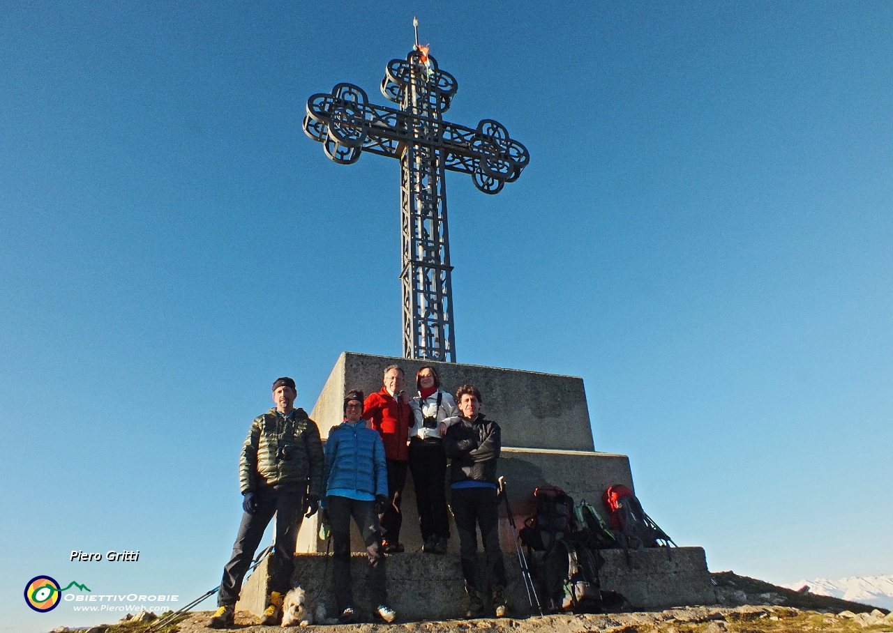 03 Al crocione di vetta del Monte Cornizzolo (1240 m).JPG